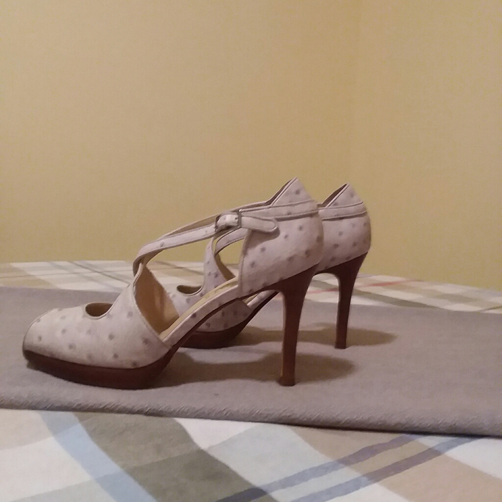 Ladies Talbots Gray Ostrich Leather Heels 6M